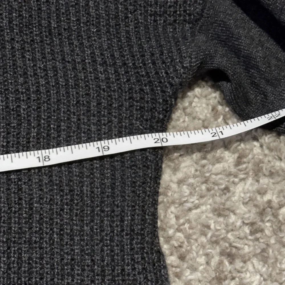 Lululemon The Sweater Life V-Neck Waffle Knit Dark Gray‎ Thumbholes XS No Tag